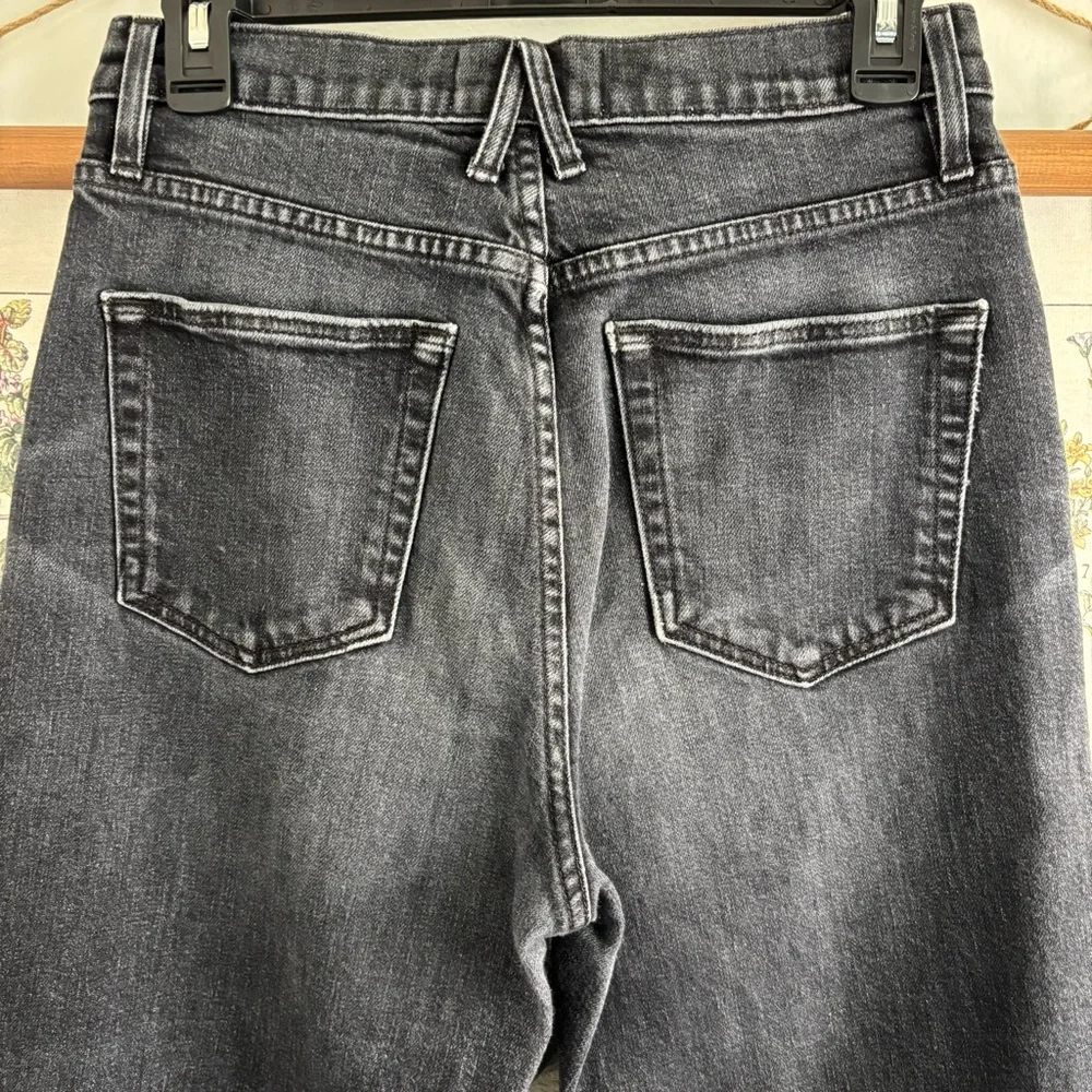 GAP Women’s Dark Gray Straight Jeans 31